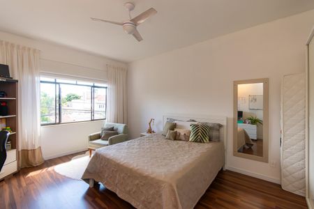Casa à venda com 300m², 5 quartos e 4 vagasSuíte 1
