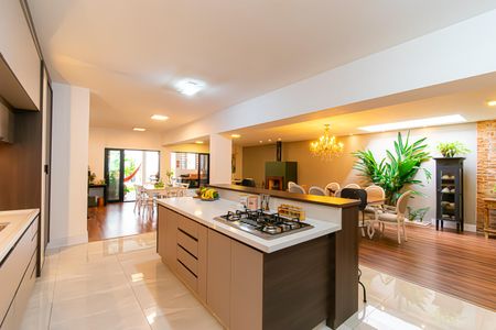 Casa à venda com 300m², 5 quartos e 4 vagasCozinha 