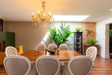 Casa à venda com 300m², 5 quartos e 4 vagasSala