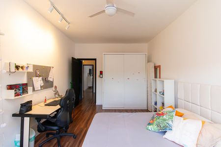 Casa à venda com 300m², 5 quartos e 4 vagasQuarto