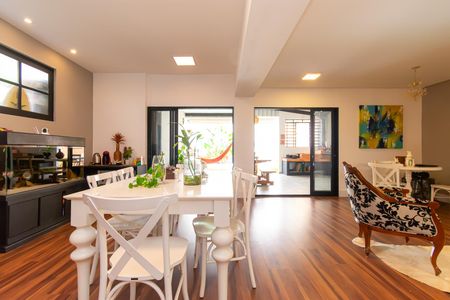 Casa à venda com 300m², 5 quartos e 4 vagasSala