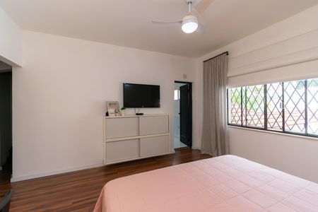 Casa à venda com 300m², 5 quartos e 4 vagasSuíte 2