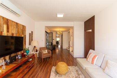 Casa à venda com 300m², 5 quartos e 4 vagasSala