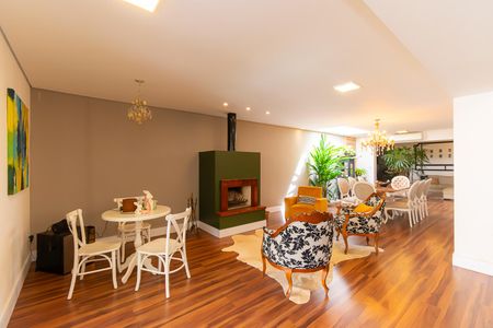 Casa à venda com 300m², 5 quartos e 4 vagasSala