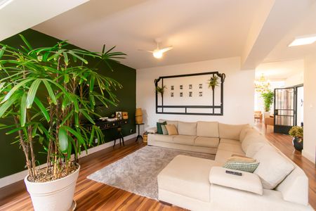 Casa à venda com 300m², 5 quartos e 4 vagasSala