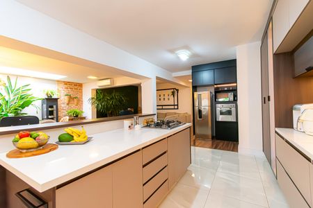 Casa à venda com 300m², 5 quartos e 4 vagasCozinha 