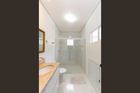 Casa à venda com 300m², 5 quartos e 4 vagasBanheiro da Suíte 2