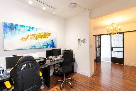 Casa à venda com 300m², 5 quartos e 4 vagasEscritório