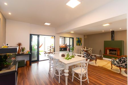 Casa à venda com 300m², 5 quartos e 4 vagasSala