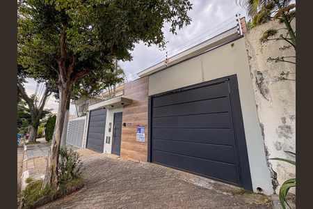Casa à venda com 300m², 5 quartos e 4 vagasFachada