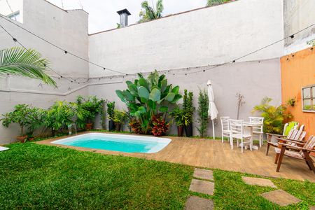 Casa à venda com 300m², 5 quartos e 4 vagasPiscina / Jardim
