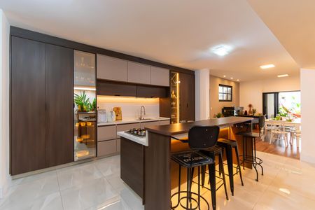 Casa à venda com 300m², 5 quartos e 4 vagasCozinha 