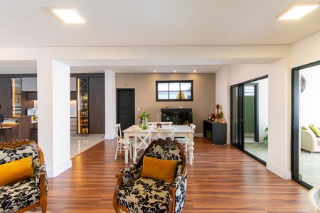 Casa à venda com 300m², 5 quartos e 4 vagasSala
