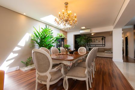 Casa à venda com 300m², 5 quartos e 4 vagasSala