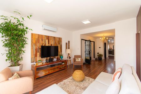 Casa à venda com 300m², 5 quartos e 4 vagasSala