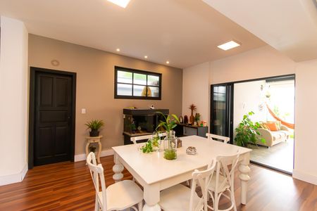 Casa à venda com 300m², 5 quartos e 4 vagasSala