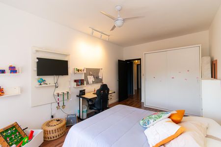 Casa à venda com 300m², 5 quartos e 4 vagasQuarto