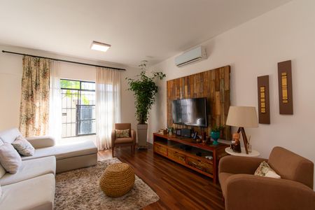 Casa à venda com 300m², 5 quartos e 4 vagasSala