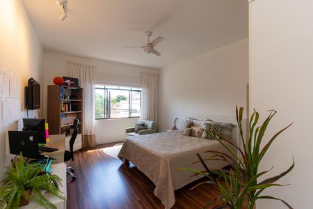 Casa à venda com 300m², 5 quartos e 4 vagasSuíte 1