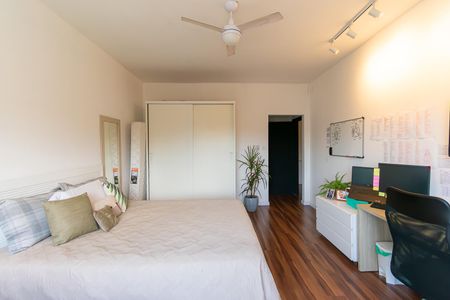 Casa à venda com 300m², 5 quartos e 4 vagasSuíte 1
