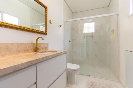 Casa à venda com 300m², 5 quartos e 4 vagasBanheiro da Suíte 2