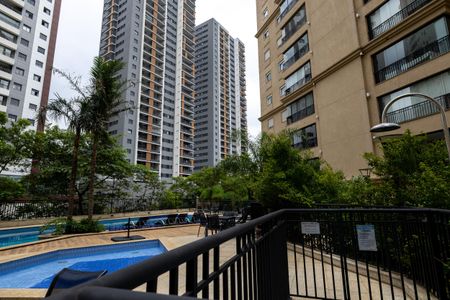 Apartamento à venda com 82m², 2 quartos e 2 vagas Apartamento à venda com 82m², 2 quartos e 2 vagasÁrea comum - Piscina