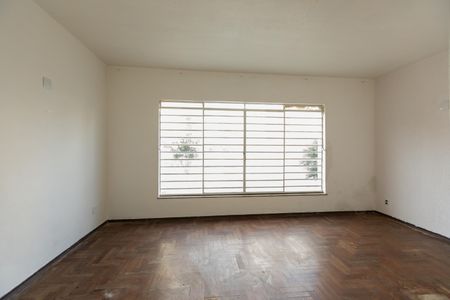 Casa à venda com 300m², 4 quartos e 2 vagas