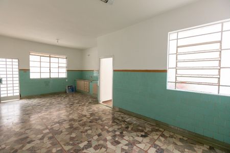 Casa à venda com 300m², 4 quartos e 2 vagas