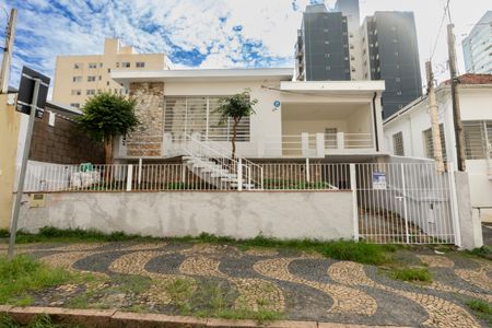 Casa à venda com 300m², 4 quartos e 2 vagas