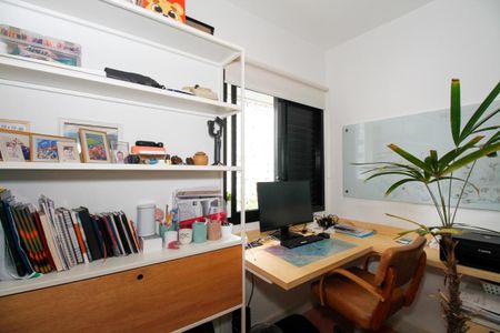 Apartamento à venda com 90m², 2 quartos e 2 vagasEscritório
