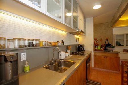 Apartamento à venda com 90m², 2 quartos e 2 vagasAmbientes Integrados (Sala de Estar, Jantar e Cozinha)