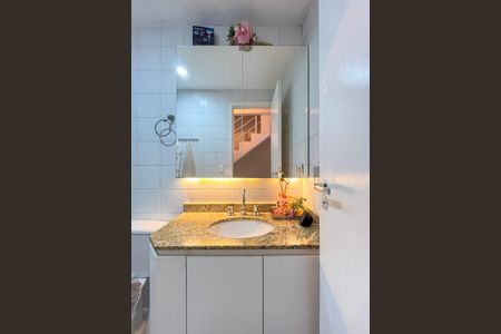 Casa de condomínio à venda com 120m², 3 quartos e 2 vagasBanheiro