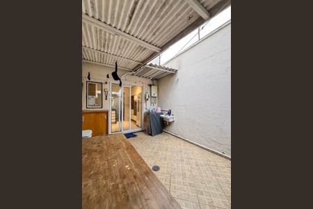 Casa de condomínio à venda com 120m², 3 quartos e 2 vagasQuintal