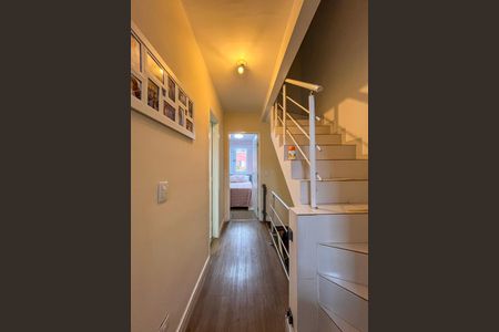 Casa de condomínio à venda com 120m², 3 quartos e 2 vagasCorredor