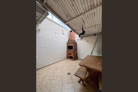 Casa de condomínio à venda com 120m², 3 quartos e 2 vagasQuintal