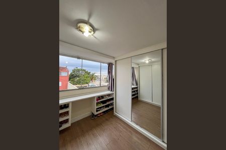 Casa de condomínio à venda com 120m², 3 quartos e 2 vagasCloset