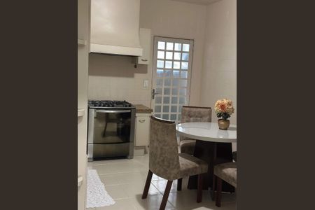 Casa para alugar com 120m², 2 quartos e 2 vagas Casa para alugar com 120m², 2 quartos e 2 vagasCozinha