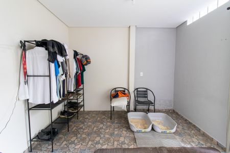 Casa à venda com 131m², 2 quartos e 1 vaga Casa à venda com 131m², 2 quartos e 1 vagaCasa/Fundo