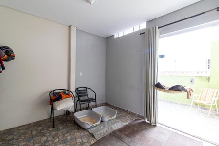 Casa à venda com 131m², 2 quartos e 1 vaga Casa à venda com 131m², 2 quartos e 1 vagaCasa/Fundo