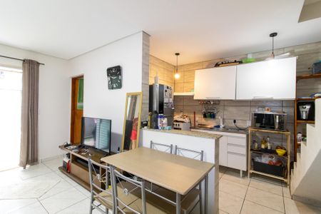 Casa à venda com 131m², 2 quartos e 1 vaga Casa à venda com 131m², 2 quartos e 1 vagaCasa/Fundo