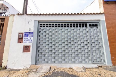 Casa à venda com 131m², 2 quartos e 1 vaga Casa à venda com 131m², 2 quartos e 1 vagaFachada