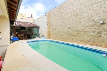 Casa à venda com 144m², 3 quartos e 1 vagaÁrea externa