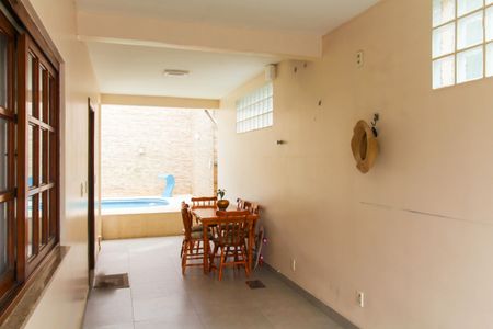 Casa à venda com 144m², 3 quartos e 1 vagaÁrea externa