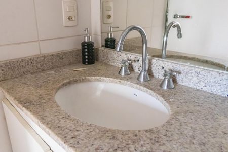 Apartamento à venda com 62m², 2 quartos e 2 vagasBanheiro Social