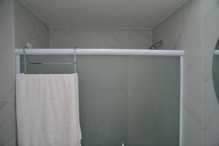 Banheiro de apartamento para alugar com 1 quarto, 52m² em Barra da Tijuca, Rio de Janeiro