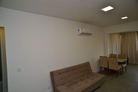 Sala de apartamento para alugar com 1 quarto, 52m² em Barra da Tijuca, Rio de Janeiro