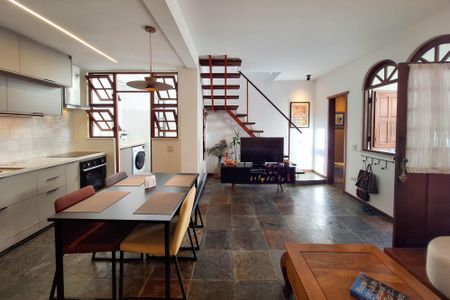 Casa de condomínio à venda com 81m², 2 quartos e 1 vaga Casa de condomínio à venda com 81m², 2 quartos e 1 vagaSala