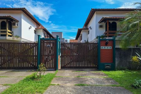 Casa de condomínio à venda com 81m², 2 quartos e 1 vaga Casa de condomínio à venda com 81m², 2 quartos e 1 vagaFachada