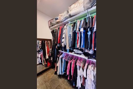 Casa de condomínio à venda com 81m², 2 quartos e 1 vaga Casa de condomínio à venda com 81m², 2 quartos e 1 vagaCloset