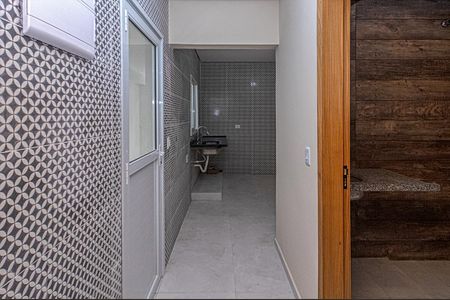 Casa à venda com 81m², 2 quartos e 1 vagacorredor de acesso para os cômodos_2